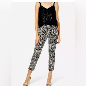 Lilly Pulitzer Kelly stretch pant in “Onyx Can You Zee Me print Size 8 NWOT
